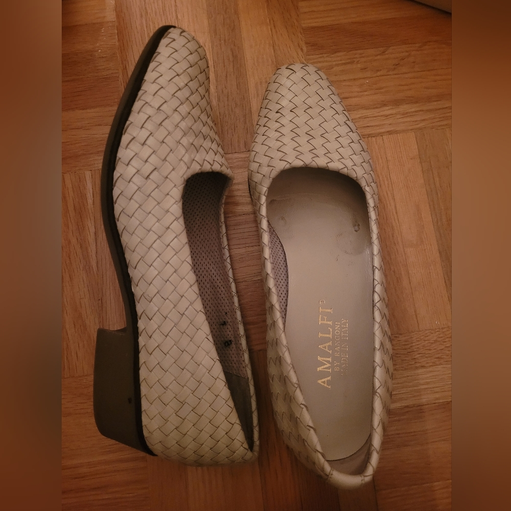 Amalie real leather shoe, size 7B.